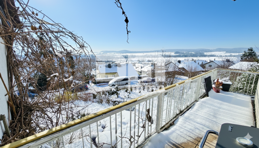 Umfangreich saniertes EFH inkl. PV-Anlage, Terrasse, Wintergarten und Garage + Panoramablick - EG / OG Balkon Panoramablick
